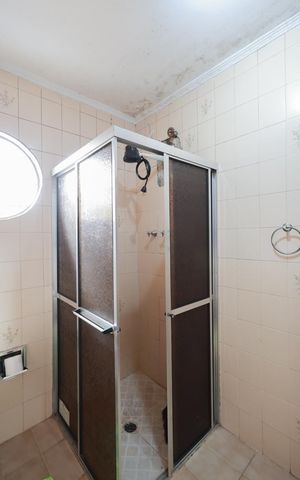 Casa à venda com 275m², 2 quartos e 2 vagas Casa à venda com 275m², 2 quartos e 2 vagasBanheiro social