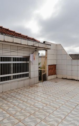 Casa à venda com 275m², 2 quartos e 2 vagas Casa à venda com 275m², 2 quartos e 2 vagasTerraço