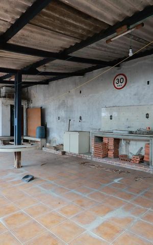 Casa à venda com 275m², 2 quartos e 2 vagas Casa à venda com 275m², 2 quartos e 2 vagasÁrea de lazer