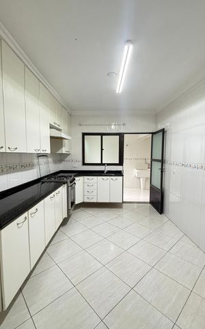 Apartamento para alugar com 105m², 3 quartos e 2 vagas Apartamento para alugar com 105m², 3 quartos e 2 vagasCozinha