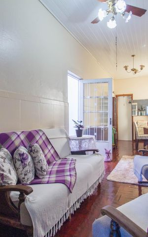 Casa à venda com 150m², 4 quartos e 1 vaga Casa à venda com 150m², 4 quartos e 1 vagaSala
