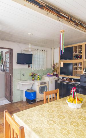 Casa à venda com 150m², 4 quartos e 1 vaga Casa à venda com 150m², 4 quartos e 1 vagaCozinha e Área de Serviço