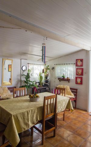 Casa à venda com 150m², 4 quartos e 1 vaga Casa à venda com 150m², 4 quartos e 1 vagaCozinha e Área de Serviço