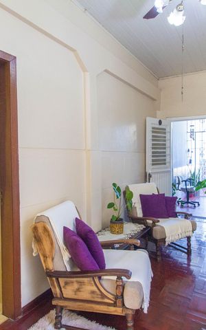 Casa à venda com 150m², 4 quartos e 1 vaga Casa à venda com 150m², 4 quartos e 1 vagaSala