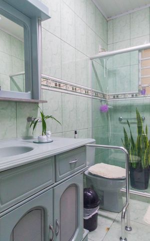 Casa à venda com 150m², 4 quartos e 1 vaga Casa à venda com 150m², 4 quartos e 1 vagaBanheiro da Suíte 2