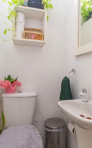 Casa à venda com 150m², 4 quartos e 1 vaga Casa à venda com 150m², 4 quartos e 1 vagaBanheiro de serviço