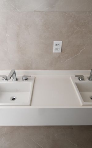 Apartamento à venda com 171m², 3 quartos e 3 vagasBanheiro /\Suíte 1