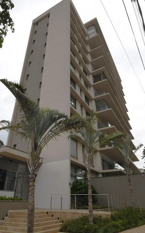 Apartamento à venda com 171m², 3 quartos e 3 vagasFachada e portaria