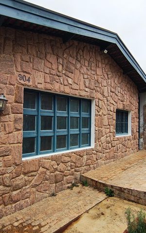 Casa à venda com 297m², 3 quartos e 3 vagas Casa à venda com 297m², 3 quartos e 3 vagasQuintal - Garagem