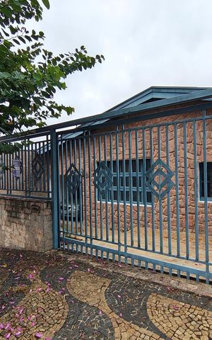 Casa à venda com 297m², 3 quartos e 3 vagas Casa à venda com 297m², 3 quartos e 3 vagasPLACA INSTALADA NA FACHADA
