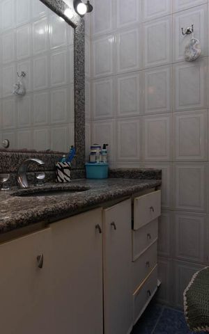 Casa de condomínio à venda com 145m², 3 quartos e 1 vaga Casa de condomínio à venda com 145m², 3 quartos e 1 vagaBanheiro da Suíte