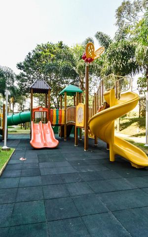 Apartamento à venda com 242m², 5 quartos e 3 vagas Apartamento à venda com 242m², 5 quartos e 3 vagasÁrea comum - Playground