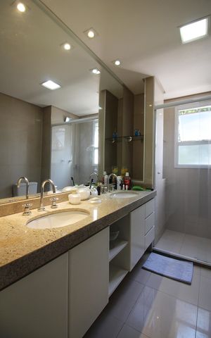 Apartamento à venda com 242m², 5 quartos e 3 vagasSuíte 1 Banheiro