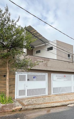 Casa à venda com 207m², 3 quartos e 2 vagasFachada + plaquinha