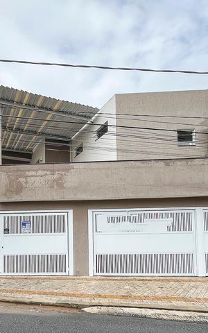 Casa à venda com 207m², 3 quartos e 2 vagasFachada + plaquinha