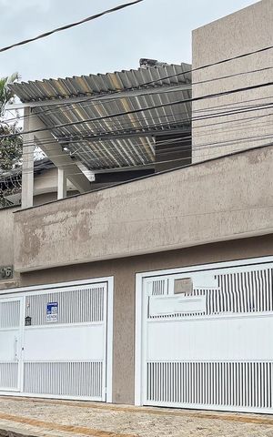 Casa à venda com 207m², 3 quartos e 2 vagasFachada + plaquinha