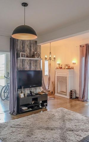 Casa à venda com 207m², 3 quartos e 2 vagasSala