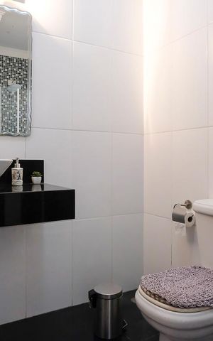 Casa à venda com 207m², 3 quartos e 2 vagasBanheiro
