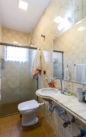 Casa à venda com 80m², 2 quartos e 3 vagas Casa à venda com 80m², 2 quartos e 3 vagasBanheiro