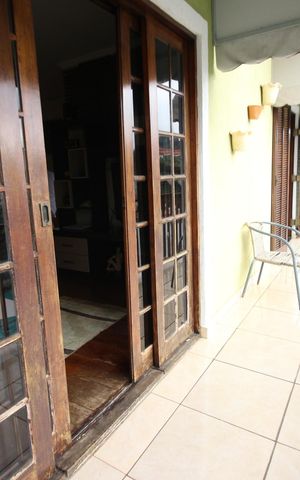 Casa à venda com 226m², 4 quartos e 6 vagasSala 2