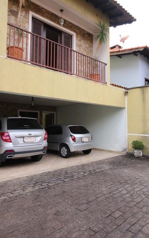 Casa à venda com 226m², 4 quartos e 6 vagasGaragem