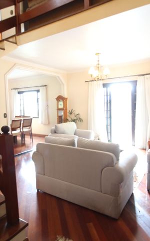 Casa à venda com 226m², 4 quartos e 6 vagasSala