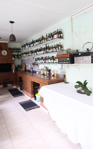 Casa à venda com 226m², 4 quartos e 6 vagasChurrasqueira