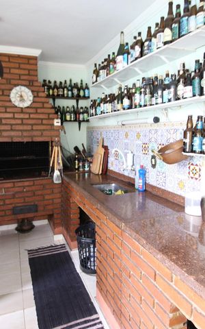 Casa à venda com 226m², 4 quartos e 6 vagasChurrasqueira