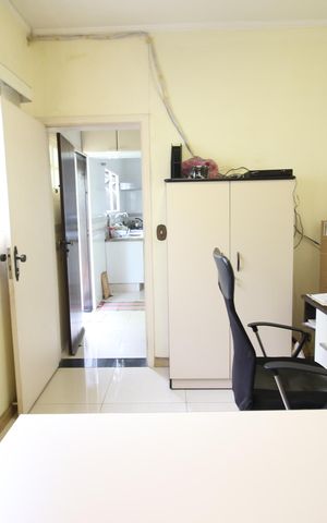 Casa à venda com 226m², 4 quartos e 6 vagasEscritório