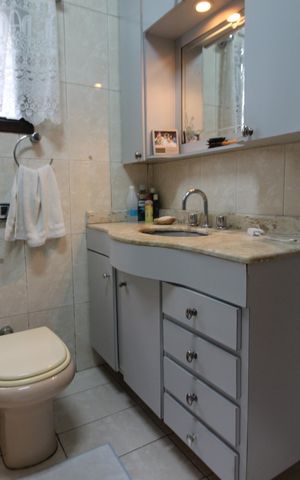 Casa à venda com 226m², 4 quartos e 6 vagasBanheiro da Suíte 1