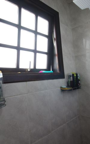 Casa à venda com 226m², 4 quartos e 6 vagasBanheiro 1
