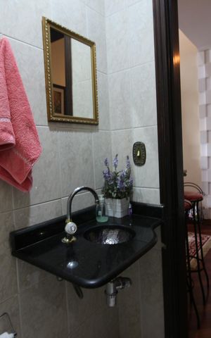 Casa à venda com 226m², 4 quartos e 6 vagasLavabo