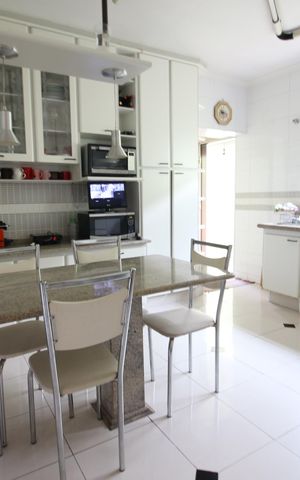 Casa à venda com 226m², 4 quartos e 6 vagasCozinha