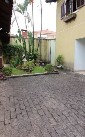 Casa à venda com 226m², 4 quartos e 6 vagasGaragem