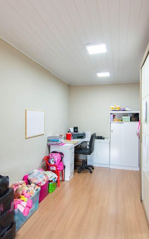 Casa à venda com 200m², 4 quartos e 3 vagas Casa à venda com 200m², 4 quartos e 3 vagasQuarto 2