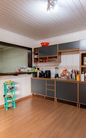 Casa à venda com 200m², 4 quartos e 3 vagas Casa à venda com 200m², 4 quartos e 3 vagasCozinha