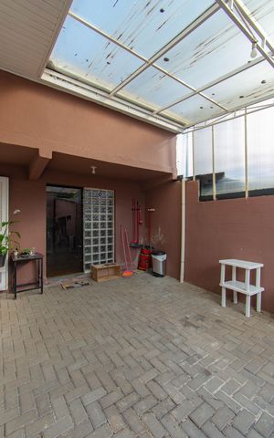 Casa à venda com 200m², 4 quartos e 3 vagas Casa à venda com 200m², 4 quartos e 3 vagasÁrea Externa