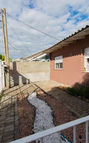 Casa à venda com 200m², 4 quartos e 3 vagas Casa à venda com 200m², 4 quartos e 3 vagasGaragem