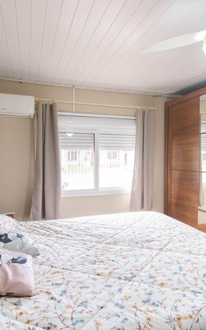 Casa à venda com 200m², 4 quartos e 3 vagas Casa à venda com 200m², 4 quartos e 3 vagasQuarto