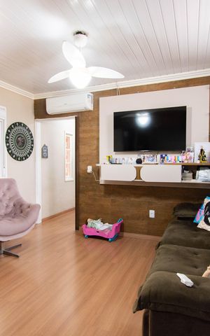 Casa à venda com 200m², 4 quartos e 3 vagas Casa à venda com 200m², 4 quartos e 3 vagasSala