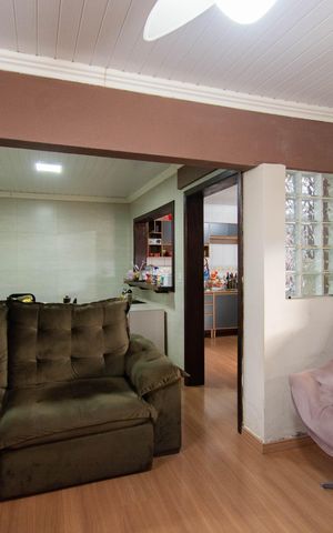 Casa à venda com 200m², 4 quartos e 3 vagas Casa à venda com 200m², 4 quartos e 3 vagasSala