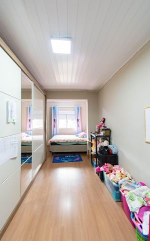 Casa à venda com 200m², 4 quartos e 3 vagas Casa à venda com 200m², 4 quartos e 3 vagasQuarto 2