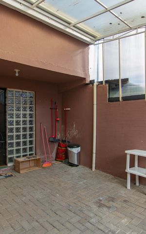 Casa à venda com 200m², 4 quartos e 3 vagas Casa à venda com 200m², 4 quartos e 3 vagasÁrea Externa