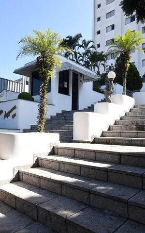 Apartamento à venda com 155m², 3 quartos e 4 vagas Apartamento à venda com 155m², 3 quartos e 4 vagasEntrada