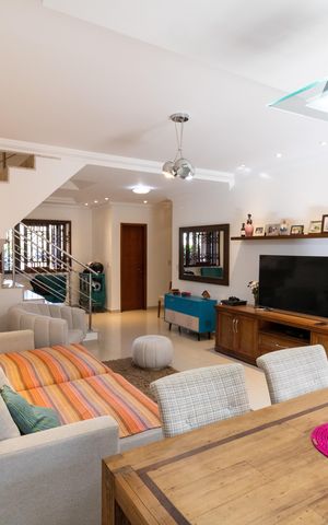 Casa à venda com 375m², 3 quartos e 4 vagas Casa à venda com 375m², 3 quartos e 4 vagasSala