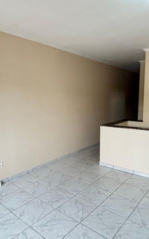 Casa à venda com 130m², 3 quartos e 3 vagas Casa à venda com 130m², 3 quartos e 3 vagasSala
