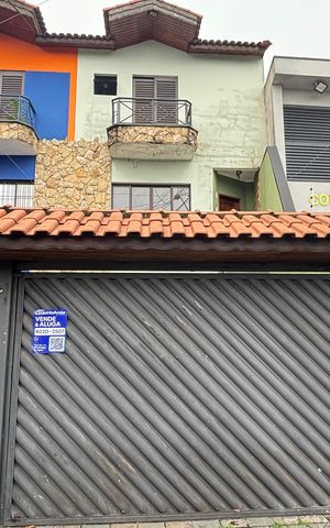 Casa à venda com 130m², 3 quartos e 3 vagas Casa à venda com 130m², 3 quartos e 3 vagasFachada