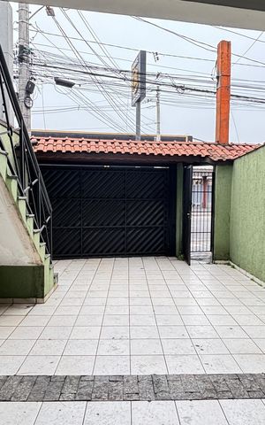 Casa à venda com 130m², 3 quartos e 3 vagas Casa à venda com 130m², 3 quartos e 3 vagasGaragem