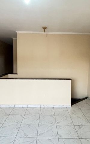 Casa à venda com 130m², 3 quartos e 3 vagas Casa à venda com 130m², 3 quartos e 3 vagasSala