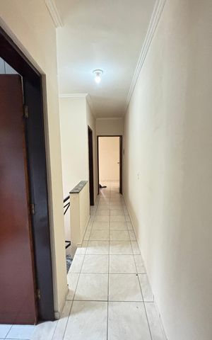 Casa à venda com 130m², 3 quartos e 3 vagas Casa à venda com 130m², 3 quartos e 3 vagasCorredor